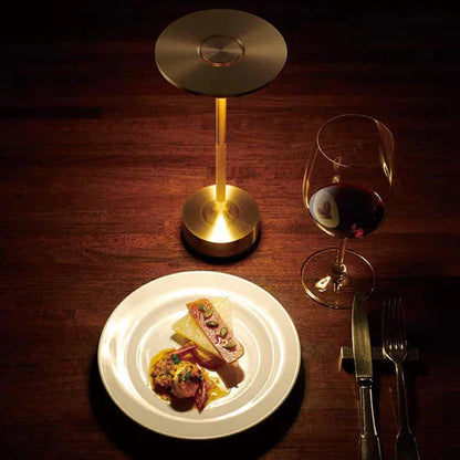 Een vleugje luxe in elk hoekje – de verfijnde Liora tafellamp